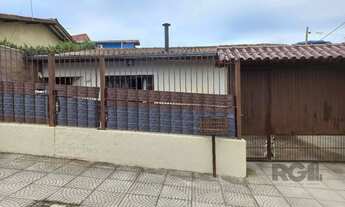 Imagem 1: Casa 2 dormitórios com piscina na Vila Nova Porto Alegre