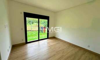 Imagem 6: Casa térrea no Portal do Sol Green, lotes da COroa, 4 suítes amplas, projeto diferenciado