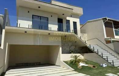 Imagem 2: Casa duplex de alto padrão dentro do condomínio Blue Garden com 3 suítes, piscina e churra