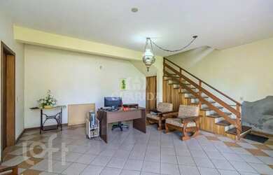 Imagem 2: Casa à venda em Chácara das Pedras com 212 m², 3 quartos, 1 suíte, 3 vagas