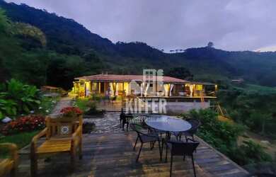 Imagem: Belo Sítio com Estrutura de Pousada à