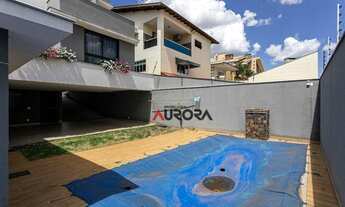 Imagem 3: Casa com três pavimentos próximo ao lago