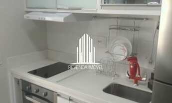 Imagem 2: Vista para praça arborizada na saída do condomínio, próximo a comércio (supermercado, farm