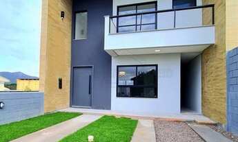 Imagem: Sobrado Espaçoso com 3 Quartos no Sertão