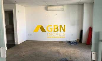 Imagem 3: Sala comercial ampla com sacada em andar alto