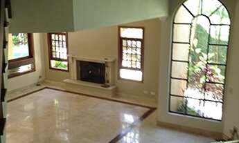 Imagem 2: Casa 450m2 com 4 Suítes e Piscina e Churrasqueira com Jardim em Alphaville- Barueri- SP