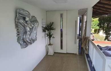 Imagem 4: Casa duplex muito ampla em condomínio fechado