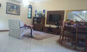 Imagem 4: Casa com Terrenão (560 m²) e Piscina - 8 minutos a Pé da Rodoviária