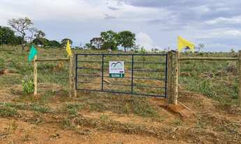 Imagem 2: FAZENDINHAS frente cercada e porteira