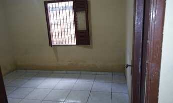 Imagem 4: Alugo casa por um ótimo preço. Tel. Zap