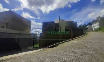 Imagem: )(- Linda Casa de Alto Padrão com 3 Quartos