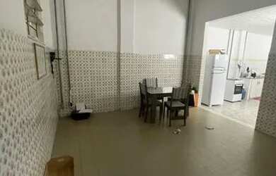 Imagem 4: Casa em frente à praça camerindo