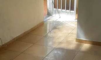 Imagem 2: Rocha Miranda Apartamento térreo possui 48 metros quadrados com 2 quartos prox ao mercado