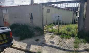 Imagem 2: Casa velha tem 2 dorms., sala, cozinha WC, edícula no fundo e se localiza na V. Progresso