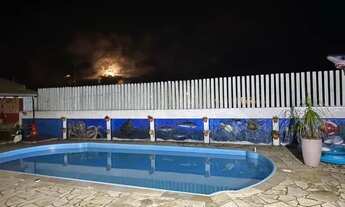 Imagem 2: Casa com piscina em itapoá