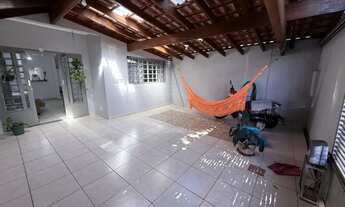 Imagem 2: Casa à venda no bairro Califórnia com 2 quartos na Região Leste de Londrina