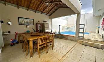 Imagem: Casa com 3 Quartos e 4 banheiros à Venda