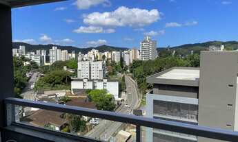 Imagem 5: More em local privilegiado e cercado de mata nativa. Amplo apartamento, semimobiliado, com