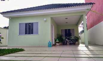 Imagem 3: Chácara (660 m²) com 2 Casas Modernas e Área Verde no Rio da Prata