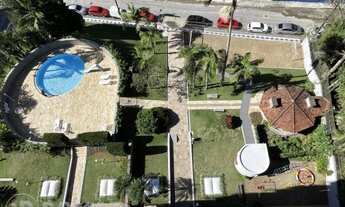 Imagem 6: More em local privilegiado e cercado de mata nativa. Amplo apartamento, semimobiliado, com