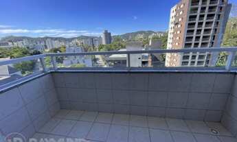 Imagem 2: More em local privilegiado e cercado de mata nativa. Amplo apartamento, semimobiliado, com