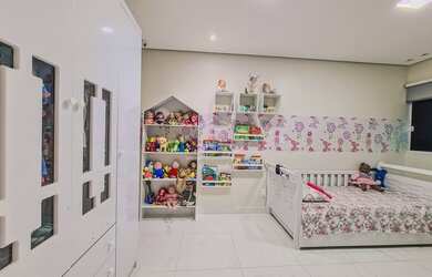 Imagem 4: Casa Duplex a venda no Uruguai-Terras Alphaville -Campo de futebol society Quadra de tênis