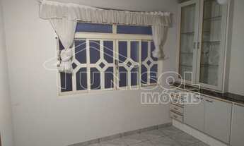 Imagem 5: A Unisol Imóveis aluga casa com três dormitórios sendo uma suíte e garagem para quatro car