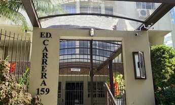 Imagem 2: Apto amplo, sala com sacada, dormitório com ar-condicionado, armário e escrivaninha, bwc c