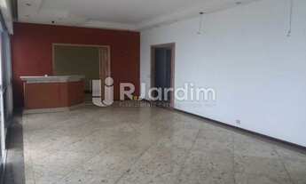 Imagem: Vista mar e Cristo Redentor. Metrô próximo