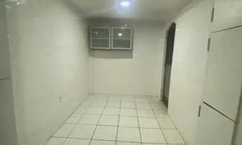 Imagem 3: 1 casa com 2 quitinetes com cobertura grande