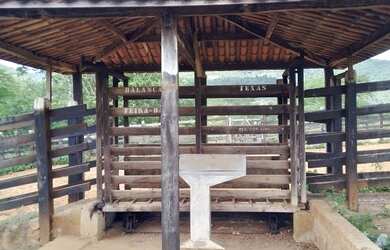 Imagem 6: Fazenda próxima a Itaberaba com duas casas, curral, poço artesiano, boas aguadas