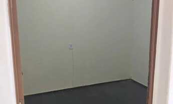 Imagem 4: Só no céu azul simples de um quarto