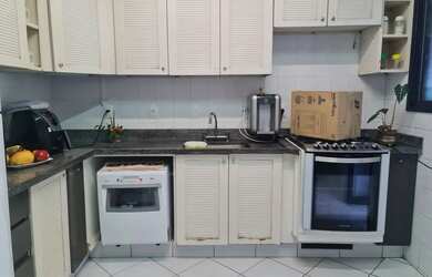 Imagem 3: Apto 3 dorm, 1 suíte, rua União, cozinha planejada, varanda, sol da manhã, 2 vagas