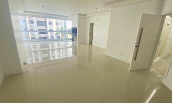 Imagem 2: Apartamento para aluguel possui 250 metros quadrados com 4 quartos em Centro - Florianópol