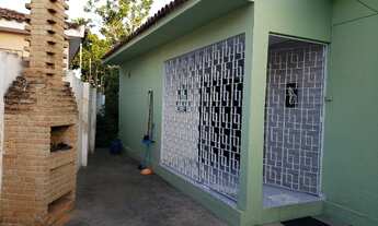 Imagem 7: Vendo Bela Casa de Esquina no Bairro do Centro com 03 Quartos e 04 Vagas