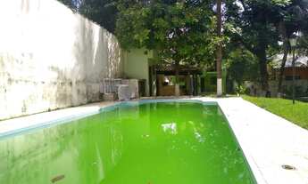 Imagem 2: Casa com Terrenão (560 m²) e Piscina - 8 minutos a Pé da Rodoviária