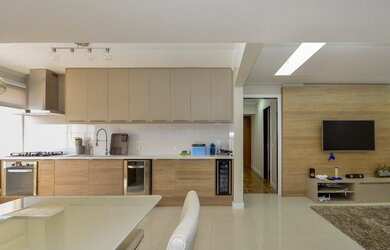 Imagem 7: Apartamento com 4 dormitórios à venda - REFORMADO - R$ 650.000,00 - Centro - Curitiba/PR