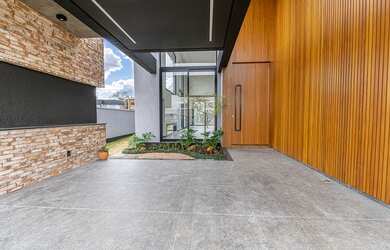 Imagem 3: Casa de condomínio térrea para venda possui 233 metros quadrados com 3 quartos