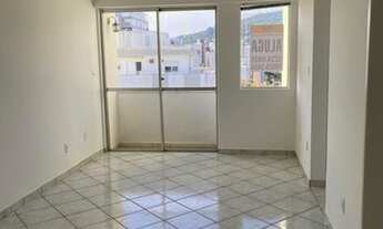 Imagem 5: Apto amplo, sala com sacada, dormitório com ar-condicionado, armário e escrivaninha, bwc c