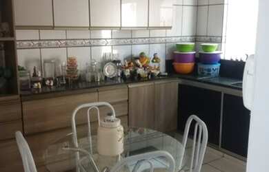 Imagem 3: Casa para venda com 175 metros quadrados com 4 quartos em Jardim Europa - Uberlândia - Min