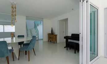 Imagem 3: Casa de condomínio sobrado para venda possui 300 metros quadrados com 4 quartos