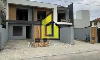 Imagem 3: Sobrado com duas suítes com piscina, sendo uma com sacada, praia dos Ingleses Floripa