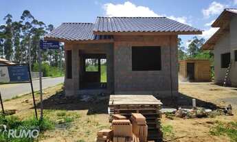 Imagem 2: Casa com 50,90 m² edificada sobre terreno de 180,41m², conta com 02 dormitórios, banheiro