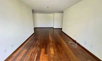 Imagem 1: Amplo apartamento composto por 3 quartos sendo 1 suíte e 2 vagas de garagem. Prédio bem lo