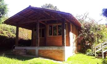 Imagem 4: Linda propriedade,charmosa casa,jardim,lago, frutíferas, rio passante ao fundo, no Vale d