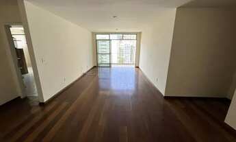 Imagem 2: Amplo apartamento composto por 3 quartos sendo 1 suíte e 2 vagas de garagem. Prédio bem lo