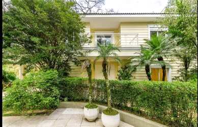 Imagem 3: Casa de condomínio sobrado para aluguel e venda possui 710 metros quadrados com 4 quartos