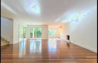 Imagem 5: Casa de condomínio sobrado para aluguel e venda possui 710 metros quadrados com 4 quartos