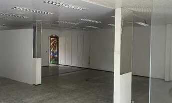 Imagem 3: Ponto comercial Galpão / depósito com 5 vagas na garagem