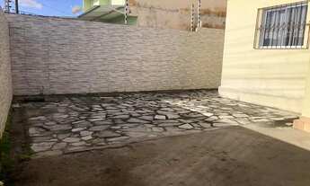 Imagem 2: Casa para aluguel e venda possui 70 metros quadrados com 2 quartos